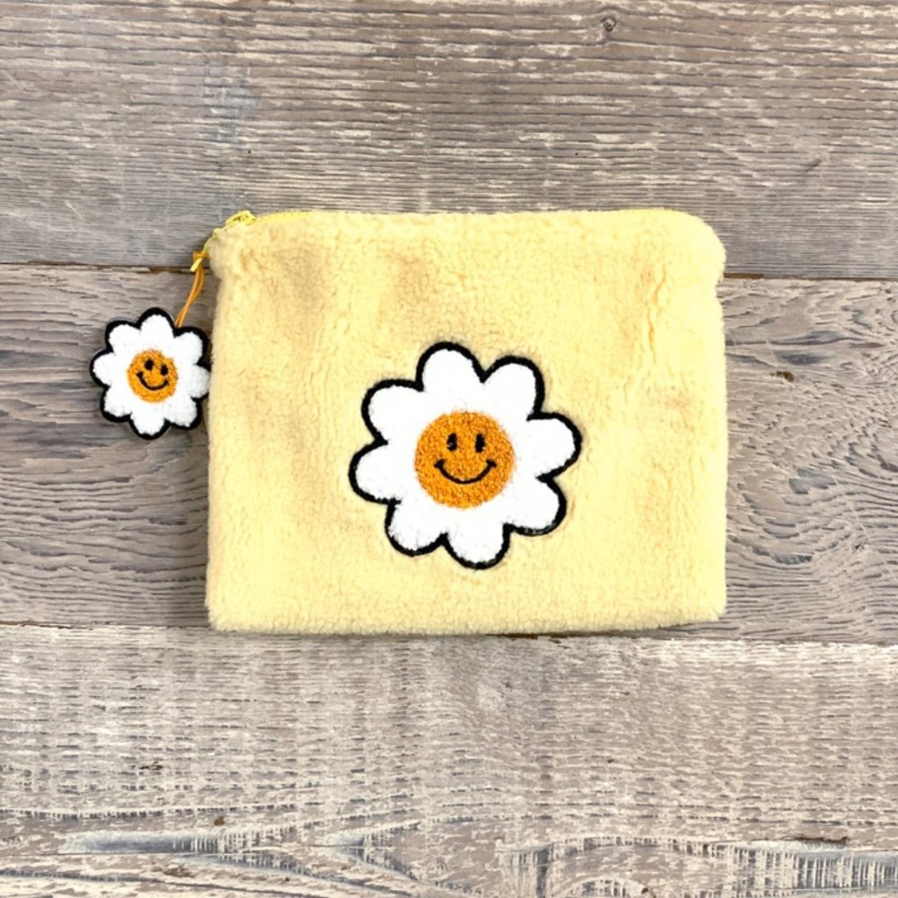 DAISY FLOWER CUTE HAPPY FACE POUCH